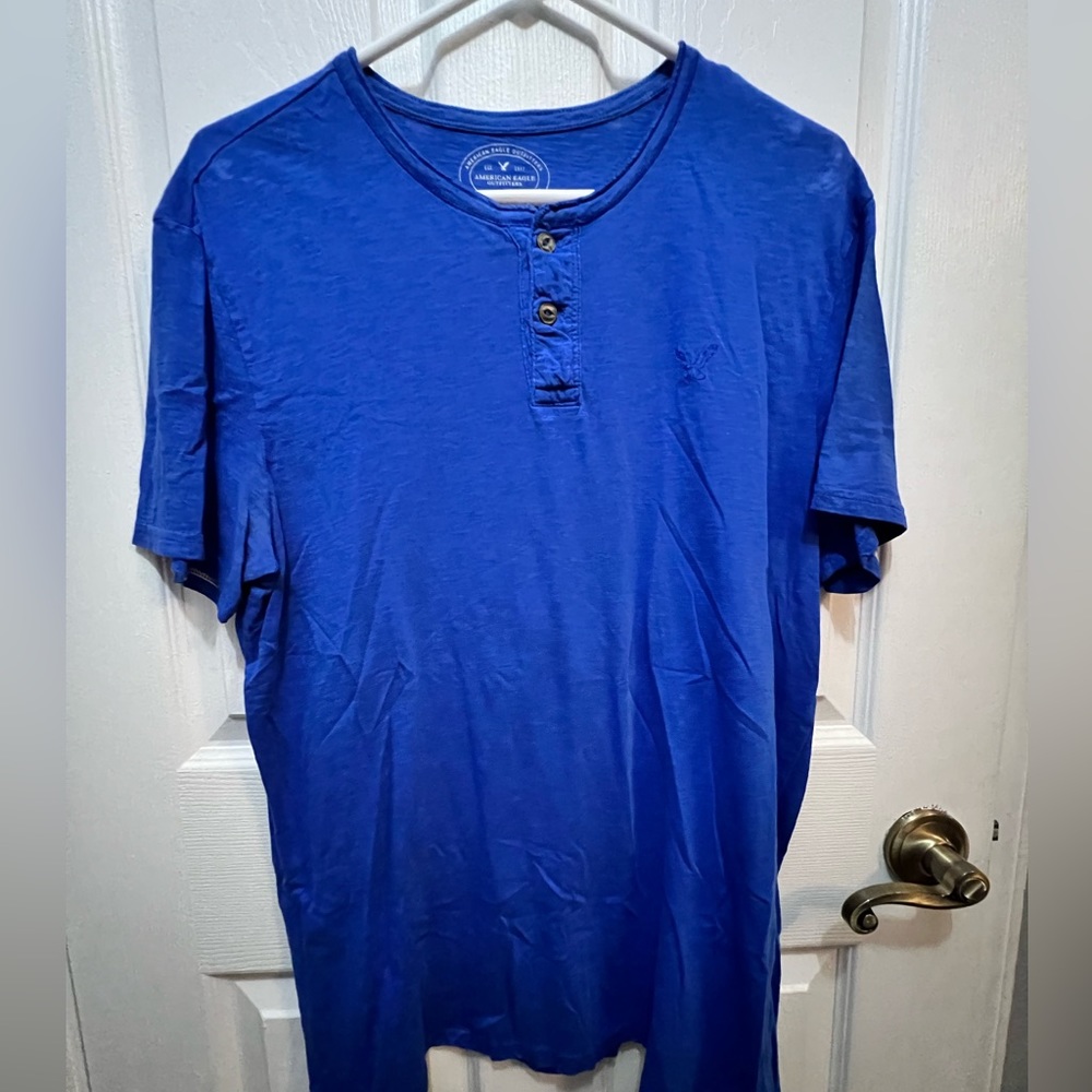 Men’s American Eagle top medium royal blue